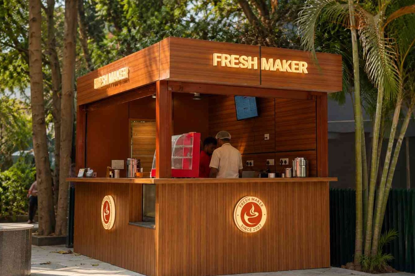 Fresh Maker cash and carry beverage counter